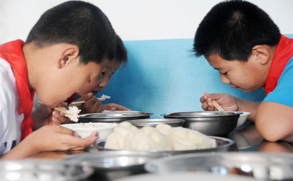 學(xué)生營(yíng)養(yǎng)餐配送變成了“問題餐”誰來負(fù)責(zé)？